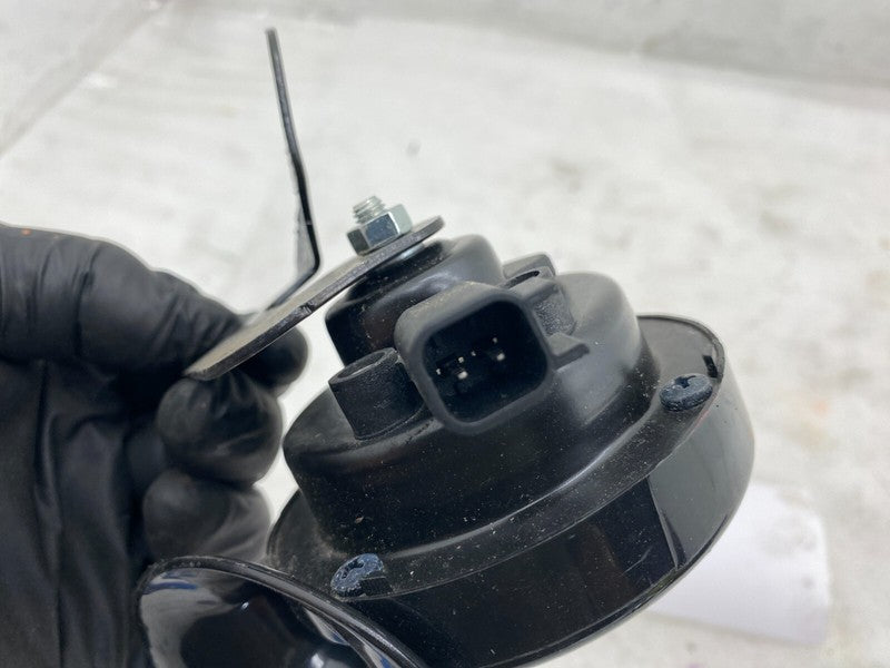 E1 0020046 ⭕2012-2020 Tesla Model S MS Seger Low Pitch Tone Horn 12V 410 Hertz with Bracket