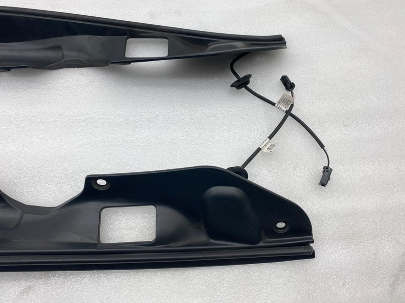 6007576 00 ⭕ 12-25 Model S Rear Left/Right Tailgate Trunk Pinch Sensor Trim 6007576/6007570