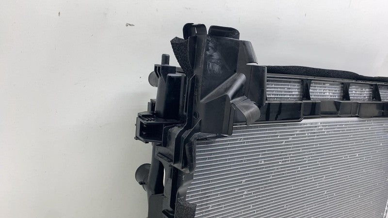 ⭕2023 2024 Toyota Prius Front Main Radiator Condenser Cooling Fan Moto