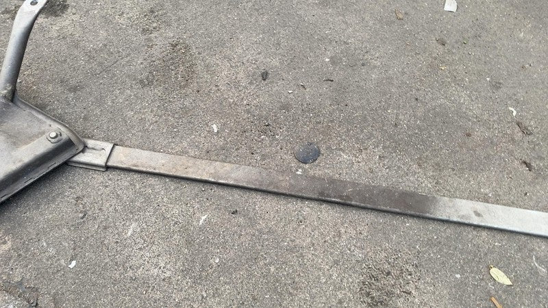 7401270 04 2018 2019 BMW 530e G30 Rear Body Torsion Bar Support Bracket Mount Bracket OEM