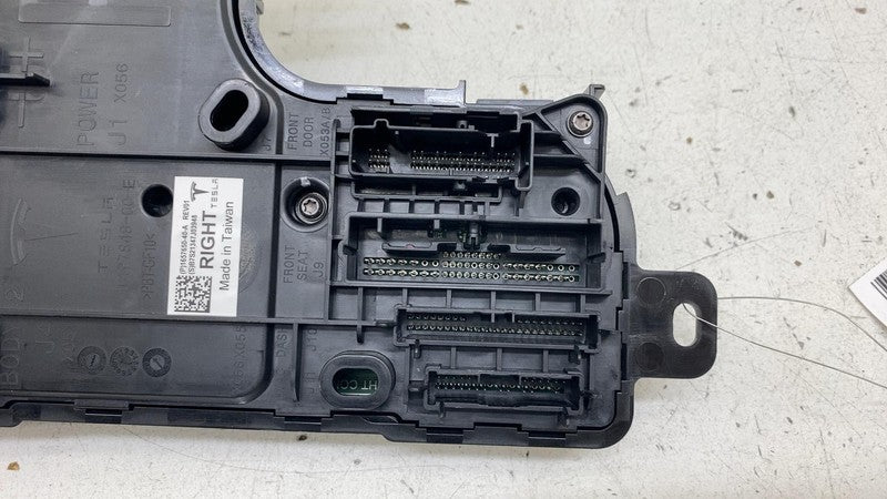 ⭕20-24 Tesla Model Y Right Low Voltage Controller Electronic Module 16