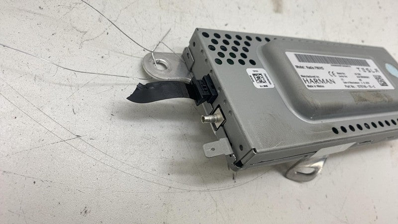 ⭕ 17-23 Model 3 M3 Harman Becker HBZ502 Radio FM/HD Receiver Module 10