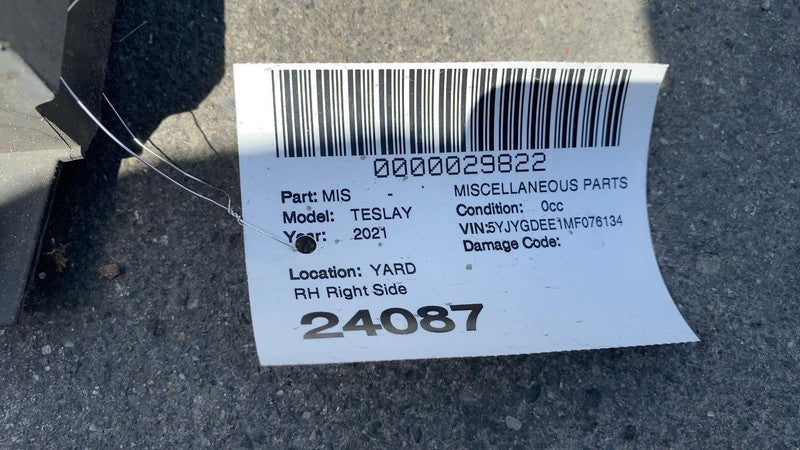 ⭕ 20-23 Model Y Right Skirt Rocker Molding Panel Carrier Bracket RH 14