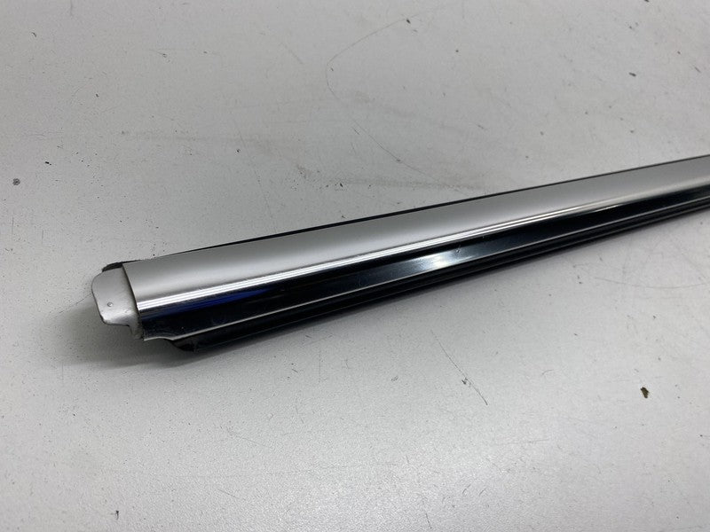 ⭕14-24 Maserati Ghibli Front Passenger Side Door Window Outer Belt Mol