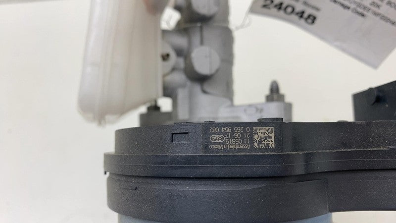 118867100A 2020-2024 Tesla Model Y iBooster Power Brake Booster Master Cylinder Reservoir