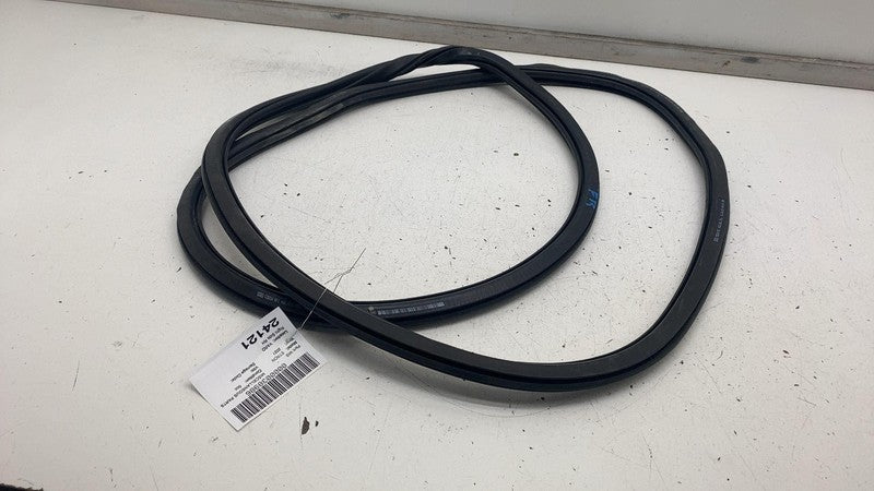 4KE831721 ⭕ 19-23 Audi E-Tron Quattro Front Right Body Weathership Rubber Seal 4KE831721