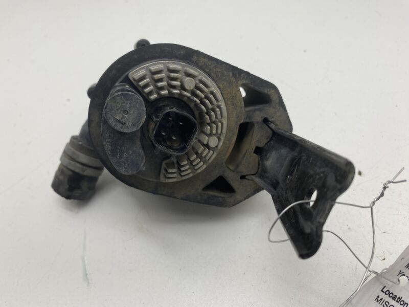 2012-2015 Tesla Model S MS Battery Coolant System Auxiliary Water Pump Assembly