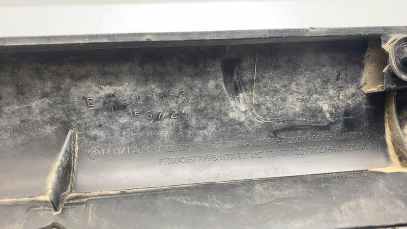 ⭕ 2022 Rivian EDV-700 Van Driver Door Rokcer Cladding PT00053750 / PT0