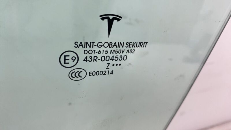 2016-2020 Tesla Model X MX Front Driver Side Door Window Glass Left LH Assembly
