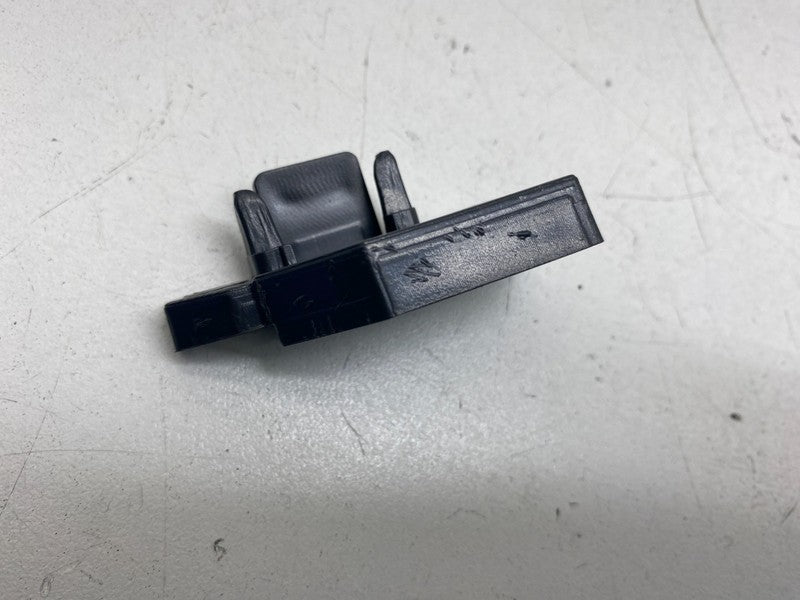 1734299 00 H ⭕ 24-26 Tesla Model 3 Front Center Bumper to Fender Bracket Left LH 1734299-00-H