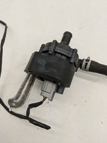 1037328-00-F 2016-2020 Tesla Model X MX Cooling System Auxiliary Coolant Water Pump Assembly