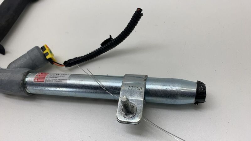 100453205E 12-20 Tesla Model S Left Model X 16-20 Right Seat Belt 1st Row Lap Pretensioner