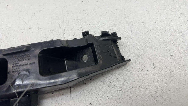 ⭕ 24-25 Model 3 Rear Passenger Taillight Tail Lamp Mount Bracket RH 17