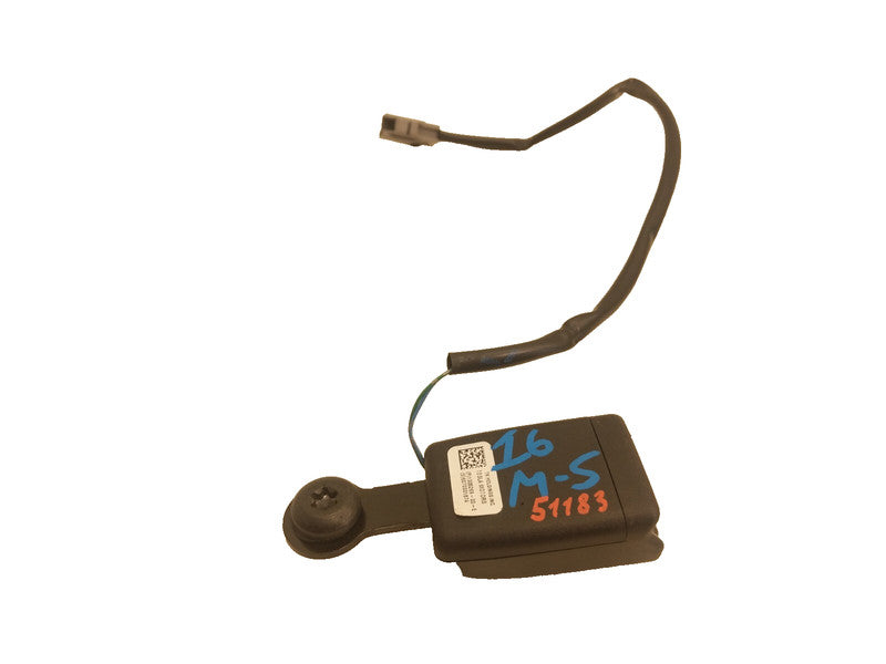 1005269 00 E ⭕ 16-20 Tesla Model S Rear 2nd Row Left or Right Seat Belt Buckle 1005269-00-E