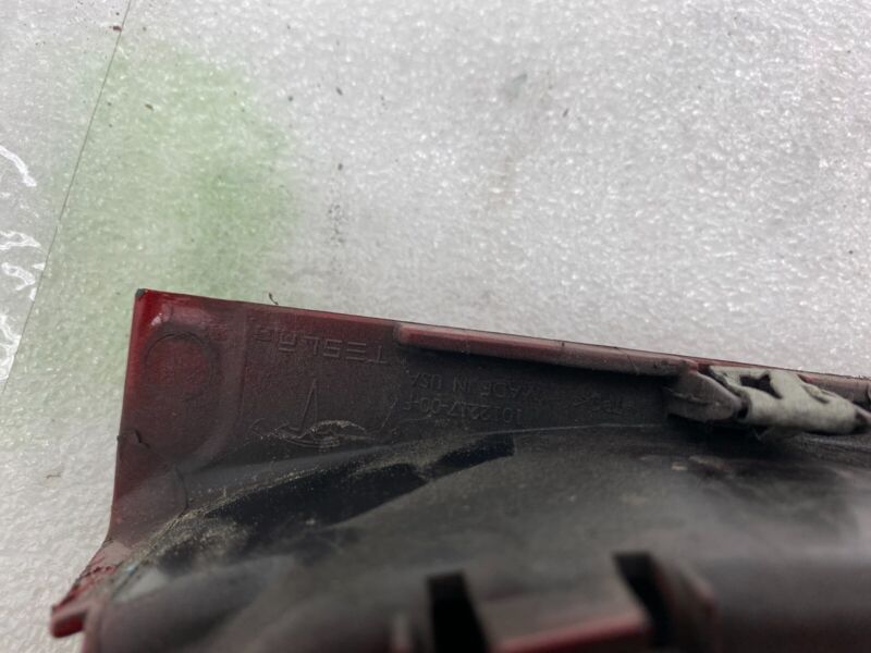 101221700F 12-23 Model S Right Rocker Panel Scuff Plate Molding w/ Rubber Seal 1012217-00-F