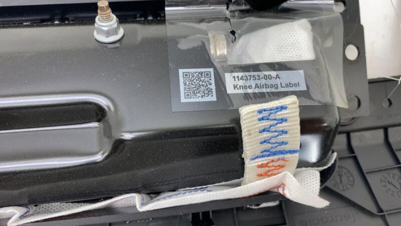 107782600D ❇️17-23 Tesla Model Y 3 Right Knee Airbag Passenger Safety Module RH OEM 1077826