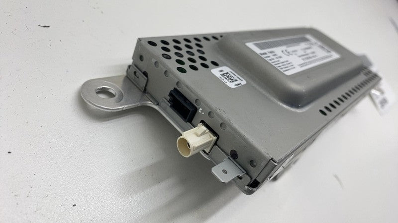 1079749 00 E 2017-2023 Tesla Model 3 Harman Becker HBZ502 Radio FM/HD Receiver Control Module