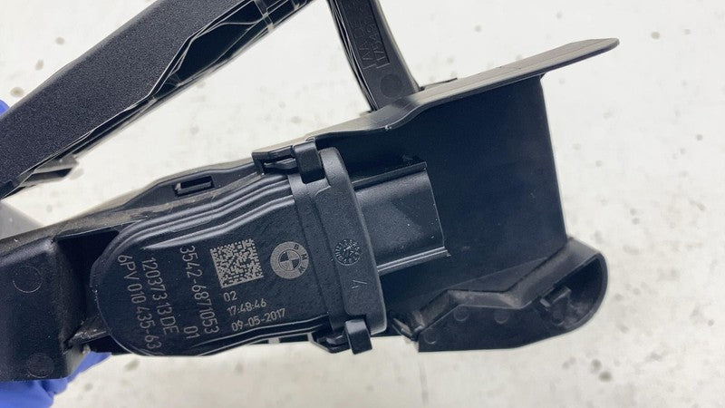 ⭕ 2017 2018 2019 BMW 540i Gas Pedal Accelerator Throttle Sensor OEM 35