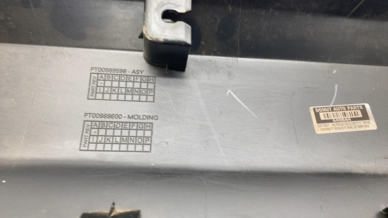 PT00989598 ⭕ 2022-2025 Rivian R1S Front Left Lower Molding Cladding Trim Panel PT00989598