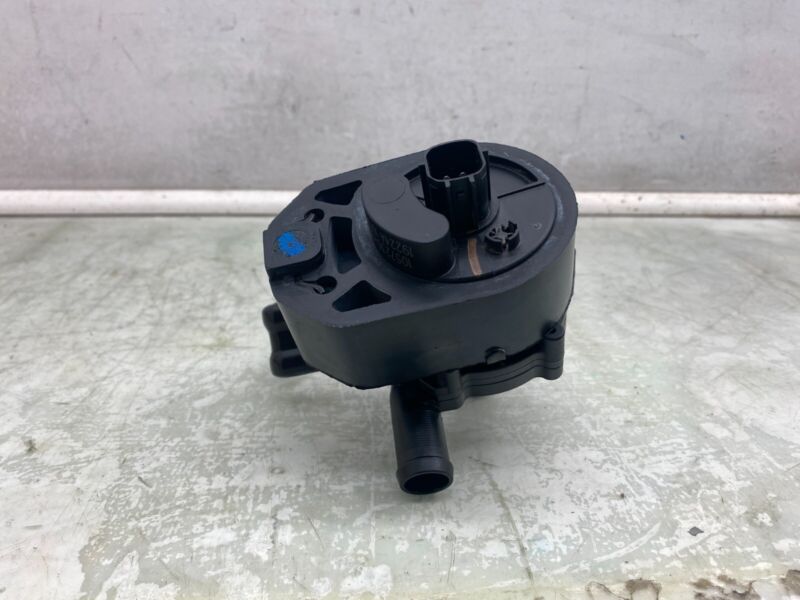 1057235 00 G 2016-2020 Tesla Model S MS Electric Auxiliary Coolant Water Pump w/ Bracket Assy