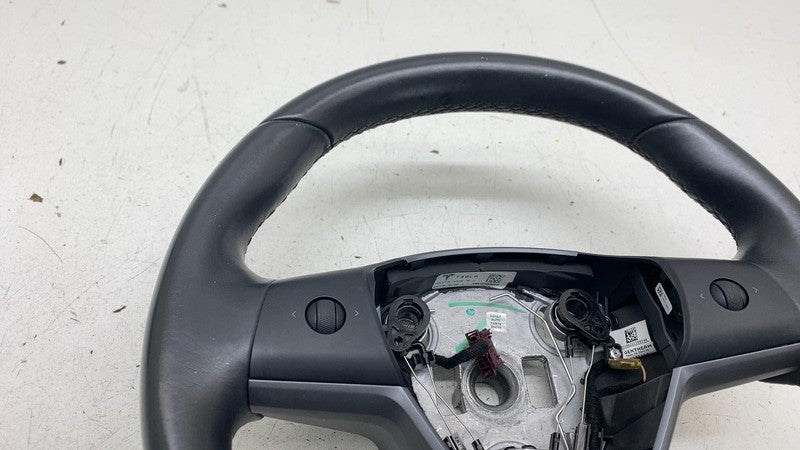 1105324-00-G ⭕ 2017-2020 Tesla Model 3 Steering Wheel Leather Black (Non-Heated) 1105324-00-G