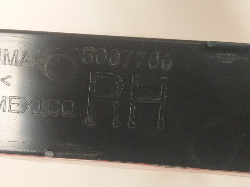 6007706-00-D ⭕ 12-20 Tesla Model S Rear Right Bumper Lower Reflector Lamp Light 6007706-00-D