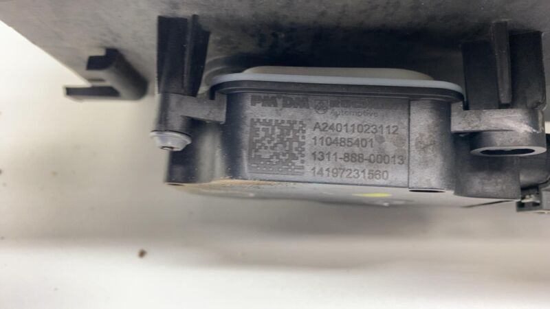 1007256 00 K 2012-2015 Tesla Model S MS Radiator Shutter Air Duct Center Intake Grille Assy