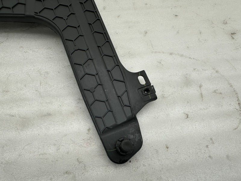 1080702 00 A 16-20 Tesla Model X Passenger Lower Tailgate C-Pillar Mount Bracket 1080702-00-A