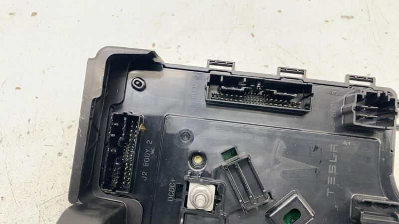 110034000G 2017-2020 Tesla Model 3 Right Low Voltage Controller Electronic Control Module