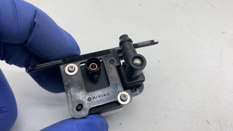 PT00465707 D ⭕ 2022 2023 2024 2025 Rivian R1S R1T Rear Camera & Bracket Assembly PT00465707-D