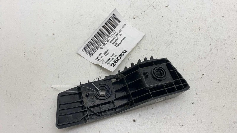 ⭕ 17-23 Model 3 Rear Right Bumper Taillamp Taillight Mount Bracket 108