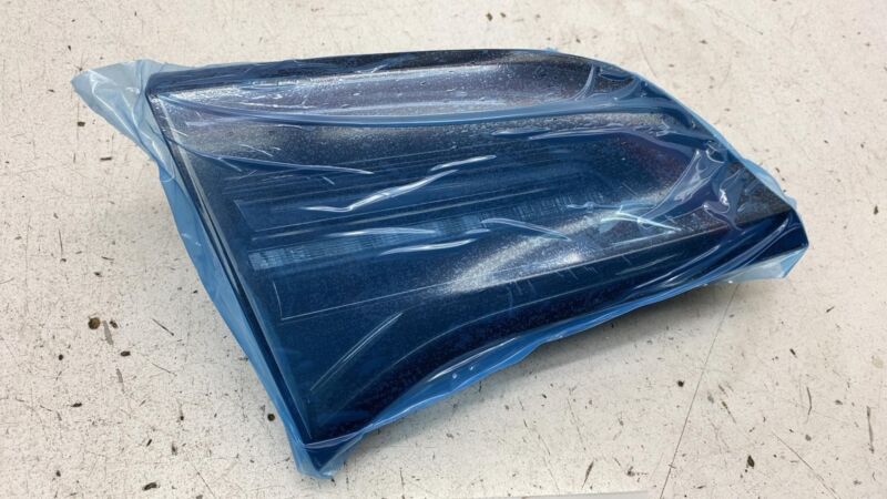 1077401 00 G 17-23 Tesla Model 3 Y Rear Driver Side Inner Taillight LED Tail Lamp Left LH