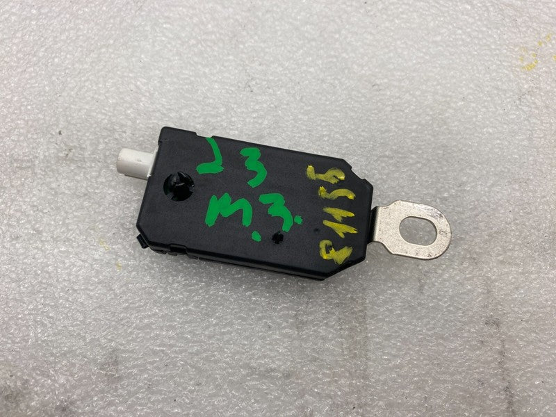 107973500A ⭕2017-2023 Tesla Model 3 Y Rear Antenna Amplifier AMP Radio FM Left 1079735-00-A