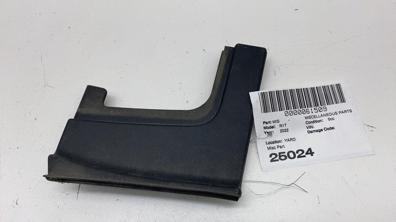 PT00030677 ⭕2022-2024 Rivian R1T Rear Passenger Side Door Back Corner Trim Right PT00030677