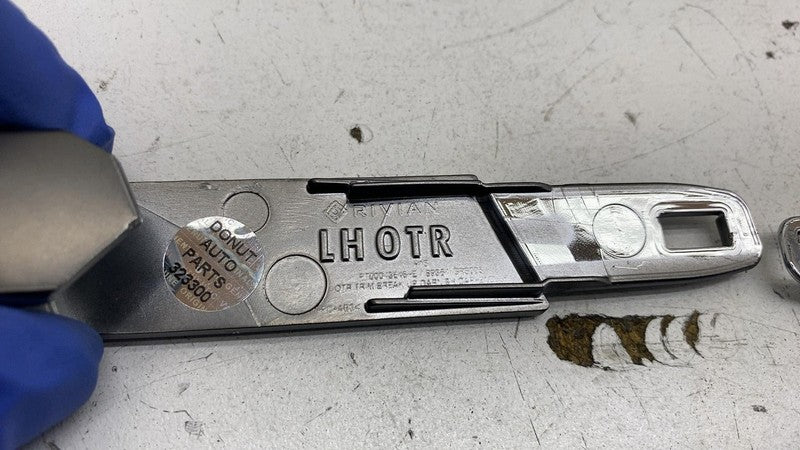 PT00044546-E ⭕ 2025 Rivian R1S Rear Driver Side 2nd Row Seat Upper Cushion Trim Garnish Left