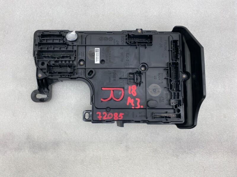 156745400B 2020-2023 Tesla Model 3 Right Low Voltage Controller Electronic Control Module
