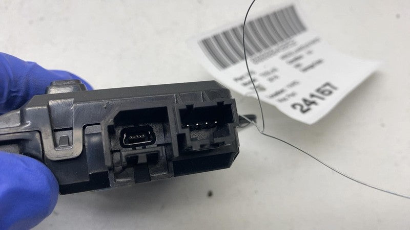 1093295 00 A 2017-2023 Tesla Model 3 Center Console Front USB Hub Charger Control Module OEM