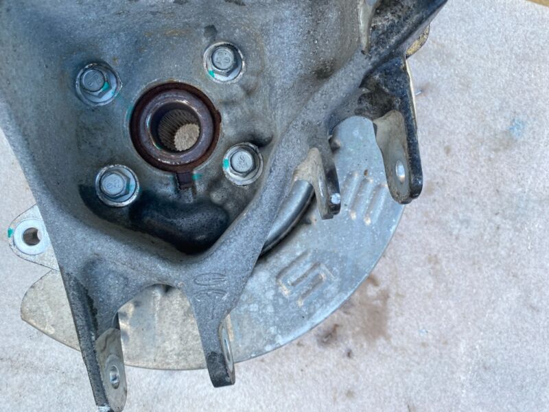 1072160 00 A 2016-2020 Tesla Model X MX Rear Left Spindle Knuckle w/ Wheel Hub & Dust Shield
