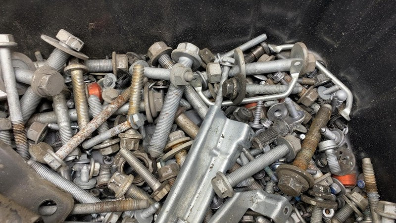 2011-2018 Porsche Cayenne Under Cover Pillar Cladding Shock Plate + SET of Bolt