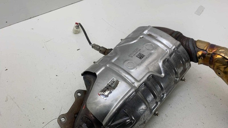 68629870AA ⭕ 2023-2025 Pacifica Exhaust & Catalytic Converter Manifold 10k miles 68629870AA