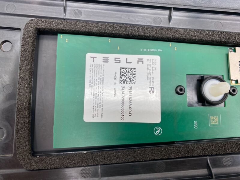 1516258 00 D ⭕20-23 Model Y Left & Right Exterior B-Pillar Applique 1516255-00-D/1516258-00-D