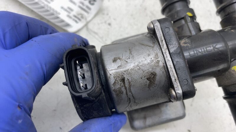 Does not apply 2022 2023 2024 Kia EV6 Water Coolant Pump Reservoir Changeover Valve Assy RWD