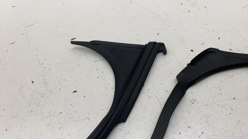 1521802-00-A ⭕ 2016-2025 Tesla Model X MX Left Side B Pillar Weatherstrip Seal 1521802-00-A