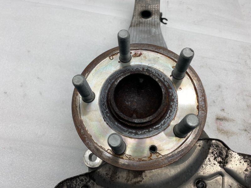 2012-2015 Tesla Model S Front Passenger Spindle Knuckle w/ Wheel Hub Right RWD