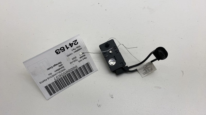 1509420 00 D 2017-2023 Tesla Model 3 Rear Left Side Radio Antenna Noise Filter Amplifier OEM