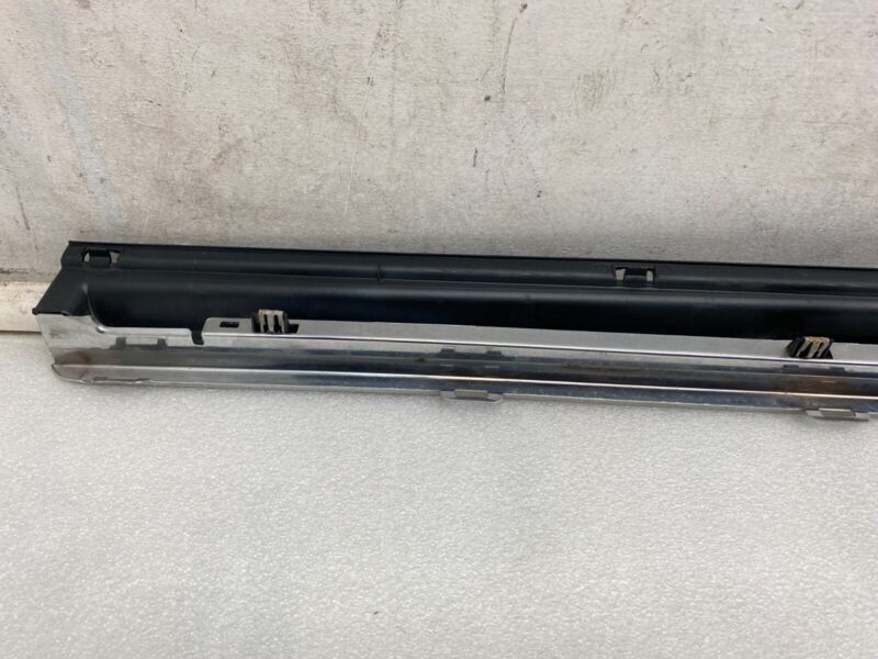 101221700C ⭕12-23 Tesla Model S Passenger Side Skirt Molding Scuff Plate Right 1012217-00-C