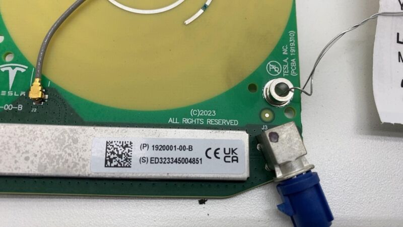 192000100B 2024 2025 Tesla Cybertruck Cyberbeast Antenna GPS GNSS Rain Sensor Module Unit