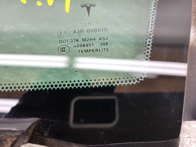 E6 43R-008010 2012-2020 Tesla Model S Rear Passenger Side Quarter Fixed Glass Right Assembly