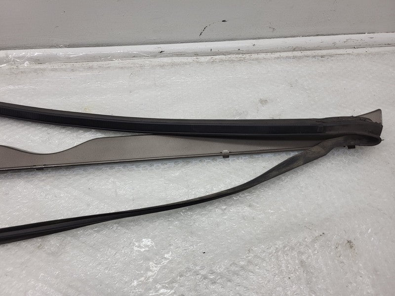 101221700F 12-23 Model S Right Rocker Panel Scuff Plate Molding w/ Rubber Seal 1012217-00-F