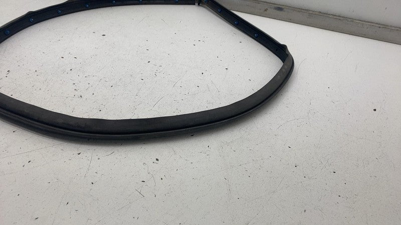 4KE833178 ⭕ 19-23 Audi e-Tron Driver Side Skirt Rocker Molding Rubber Seal Left 4KE833178